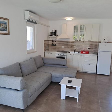 Nane Garden House With Heated Pool Villa Mirca  ภายนอก รูปภาพ