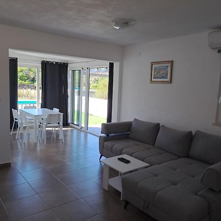 Nane Garden House With Heated Pool Villa Mirca  ภายนอก รูปภาพ