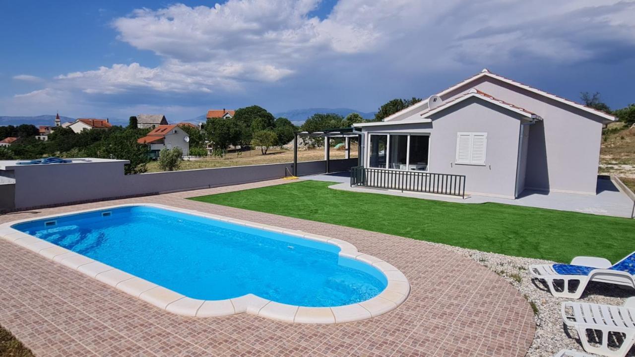Nane Garden House With Heated Pool Villa Mirca  ภายนอก รูปภาพ