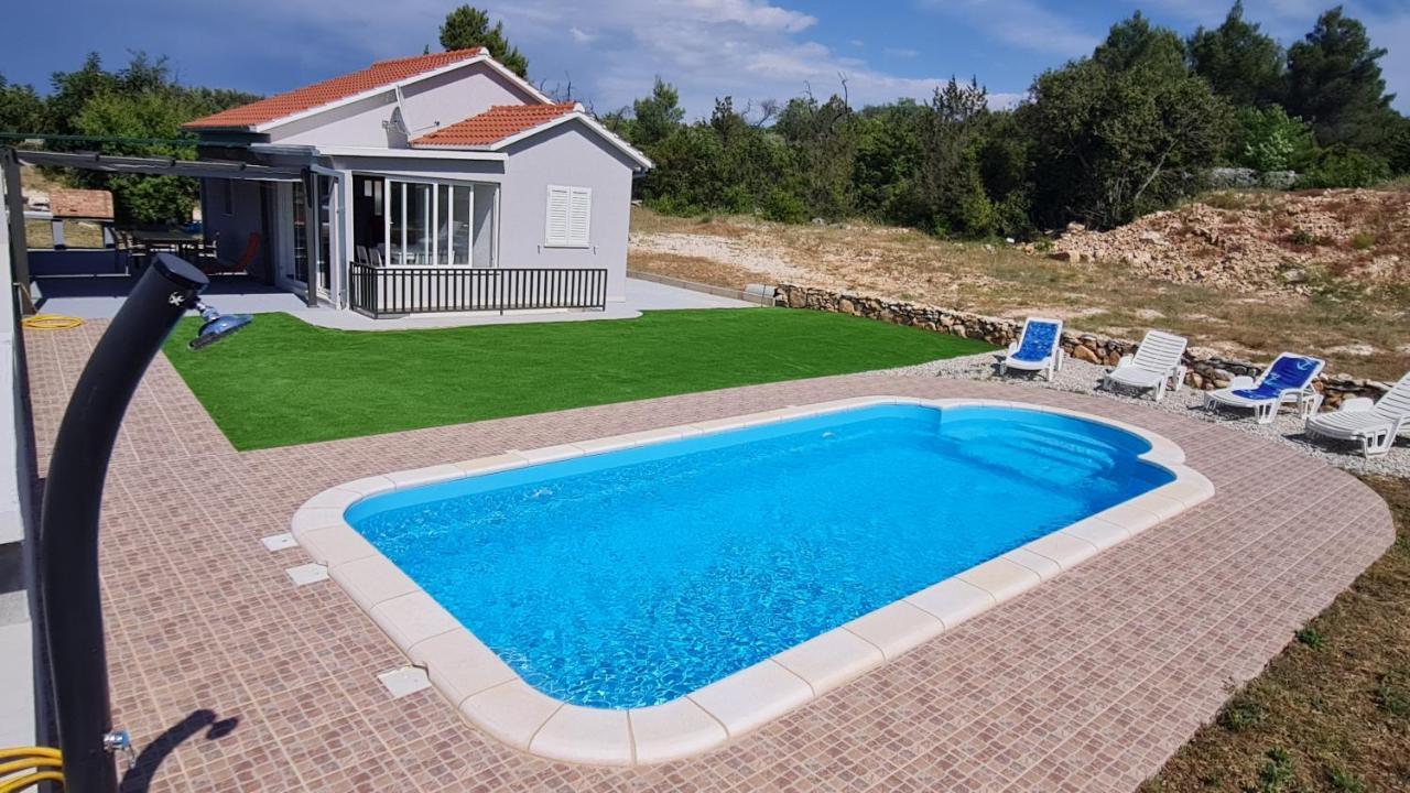 Nane Garden House With Heated Pool Villa Mirca  ภายนอก รูปภาพ