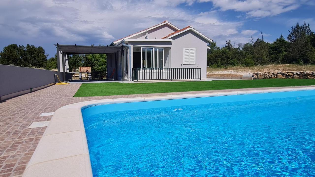 Nane Garden House With Heated Pool Villa Mirca  ภายนอก รูปภาพ
