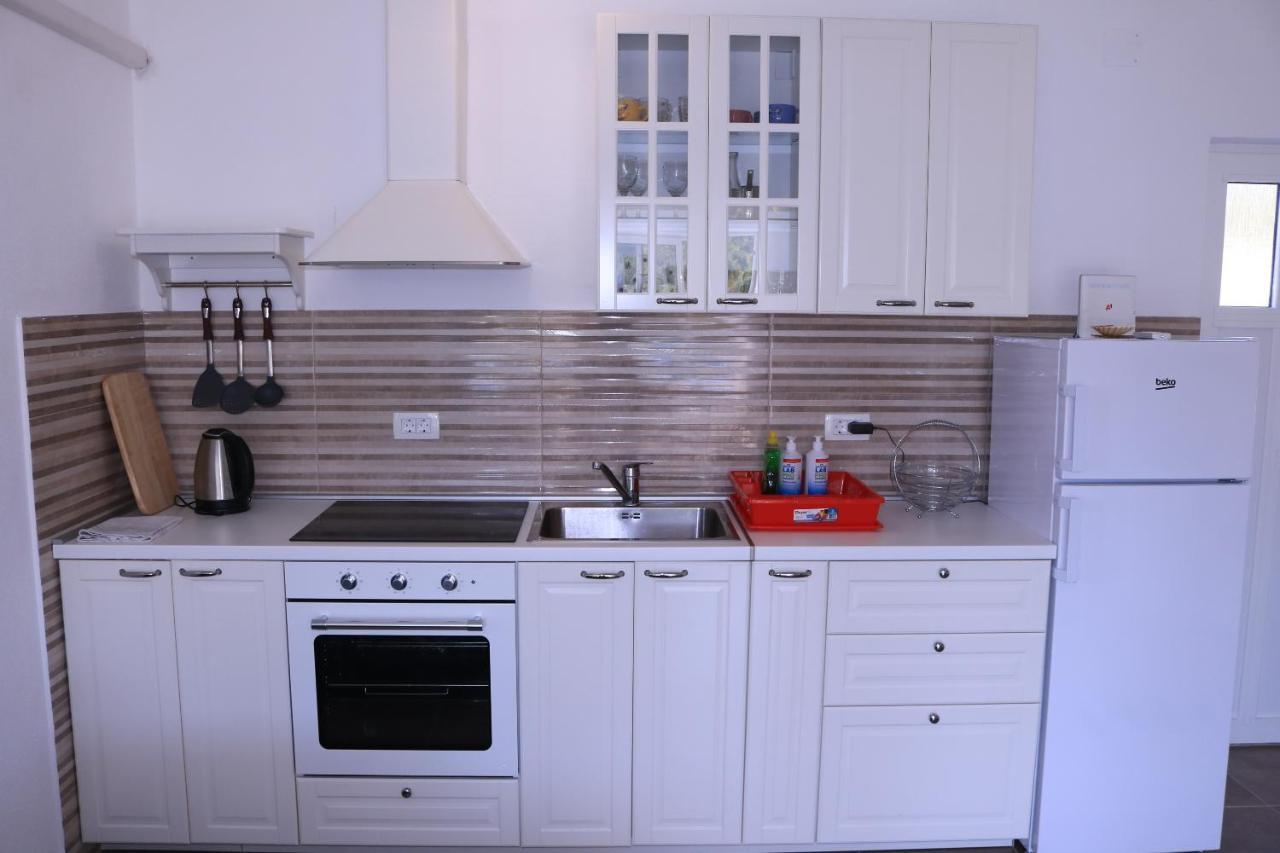 Nane Garden House With Heated Pool Villa Mirca  ภายนอก รูปภาพ