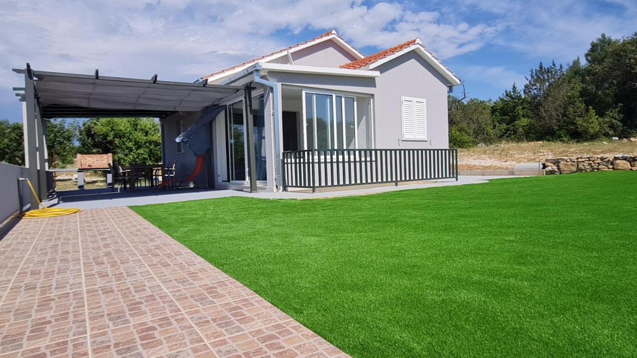 Nane Garden House With Heated Pool Villa Mirca  ภายนอก รูปภาพ